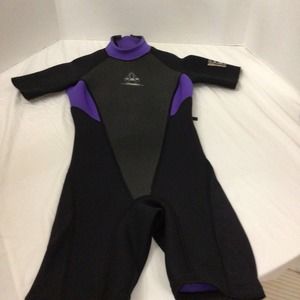 Women’s size 8 Deep Heet wet suit